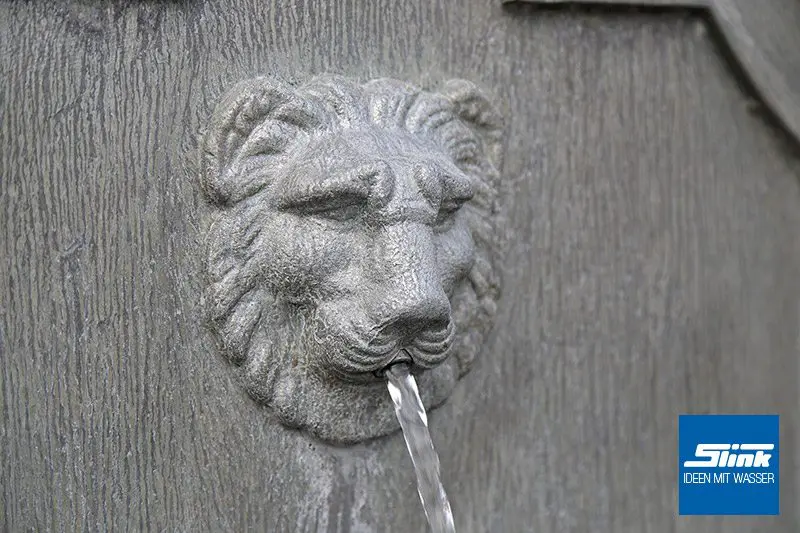 Wandbrunnen aus Zink mit Löwenkopf als Wasserspeier Zinkbrunnen mit Wasserauslauf verziert Gartenbrunnen Springbrunnen Wasserspiel Gartengestaltung