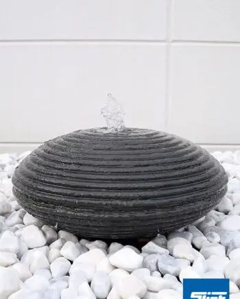 Gartenbrunnen mit Riffeloberfläche geriffelt anthrazit grau Springbrunnen Kugelbrunnen