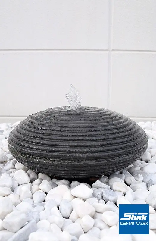 Gartenbrunnen mit Riffeloberfläche geriffelt anthrazit grau Springbrunnen Kugelbrunnen