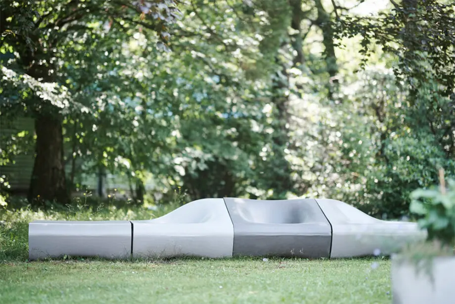 DUNE - Design by Rainer Mutsch | Die Lounge-Liege besteht aus vier Elementen, die als Einzelstücke oder modular arrangiert werden können.