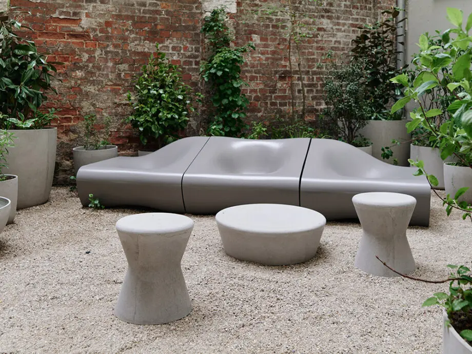 DUNE - Design by Rainer Mutsch | Die Lounge-Liege besteht aus vier Elementen, die als Einzelstücke oder modular arrangiert werden können.