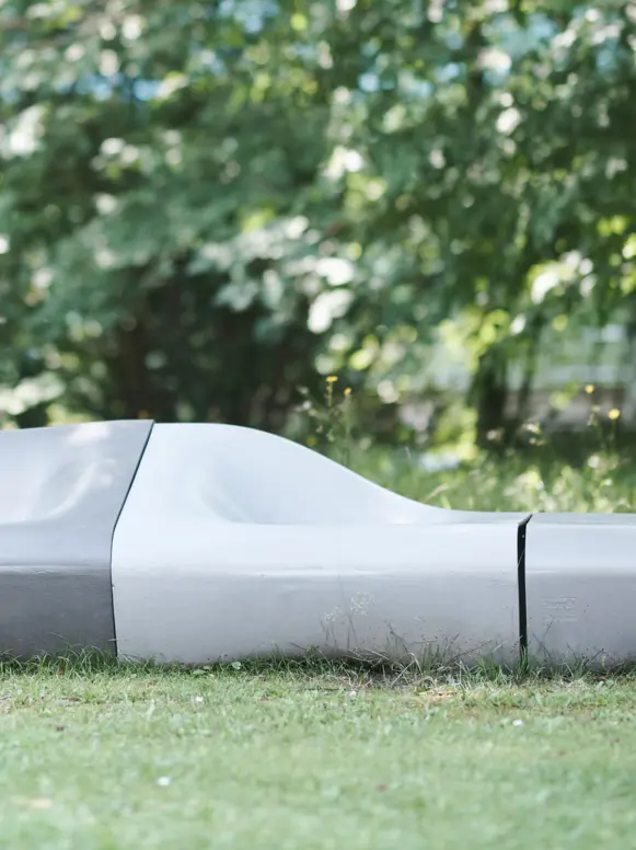 DUNE - Design by Rainer Mutsch | Die Lounge-Liege besteht aus vier Elementen, die als Einzelstücke oder modular arrangiert werden können.