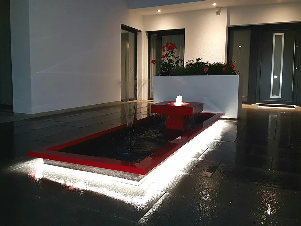 Kubus-Brunnen Design für den Garten mit rechteckigem Wasserbecken