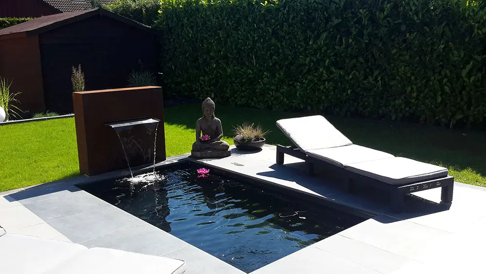 Cortenstahl-Wasserfall für den Garten Garten-Wasserfall Corten Stele mit Teichbecken in Terrasse