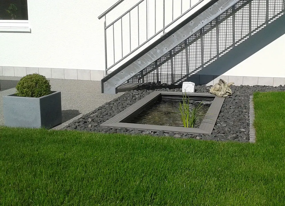 GFK-Teichbecken Wasserbecken Holzumrandung WPC moderner Miniteich im GArten Terrasse