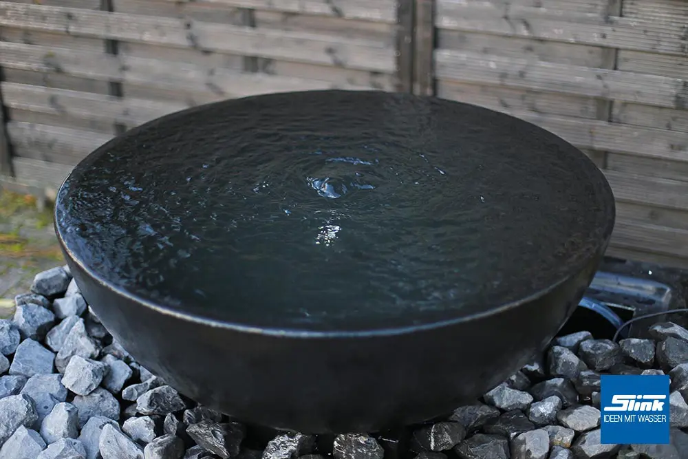 Wasserschale anthrazit, Betonrunnen. betonoptik, reduziertes Design, Gartendesign, Designerbrunnen, Wasserspiel, Sprudelschale Garten, schlichter Brunnen grau