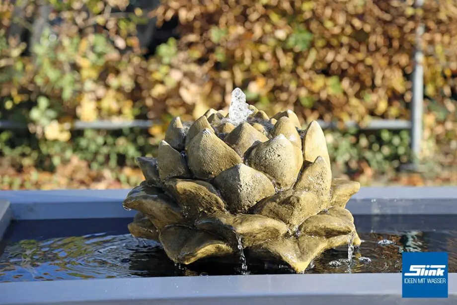 Gartenbrunnen, Springbrunnen, Blüte, Idee Garten, Wasser Garten, Brunnen Design, Gestaltung mit Wasser