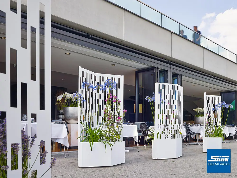 Sichtschitz modern. Sichtschutz Design, Garten-Sichtschutz Idee, Pflanzkübel, Rankhilfre modern