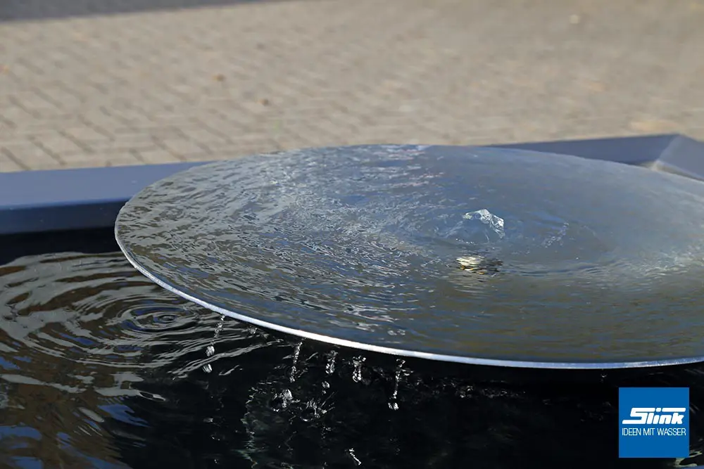 GFK-Teichbecken, Wasserbecken, formales Becken, Gartengestaltung, architektonisch, Wasserscahle Edelstahl, Edelstahlschale, Garten, Terrasse