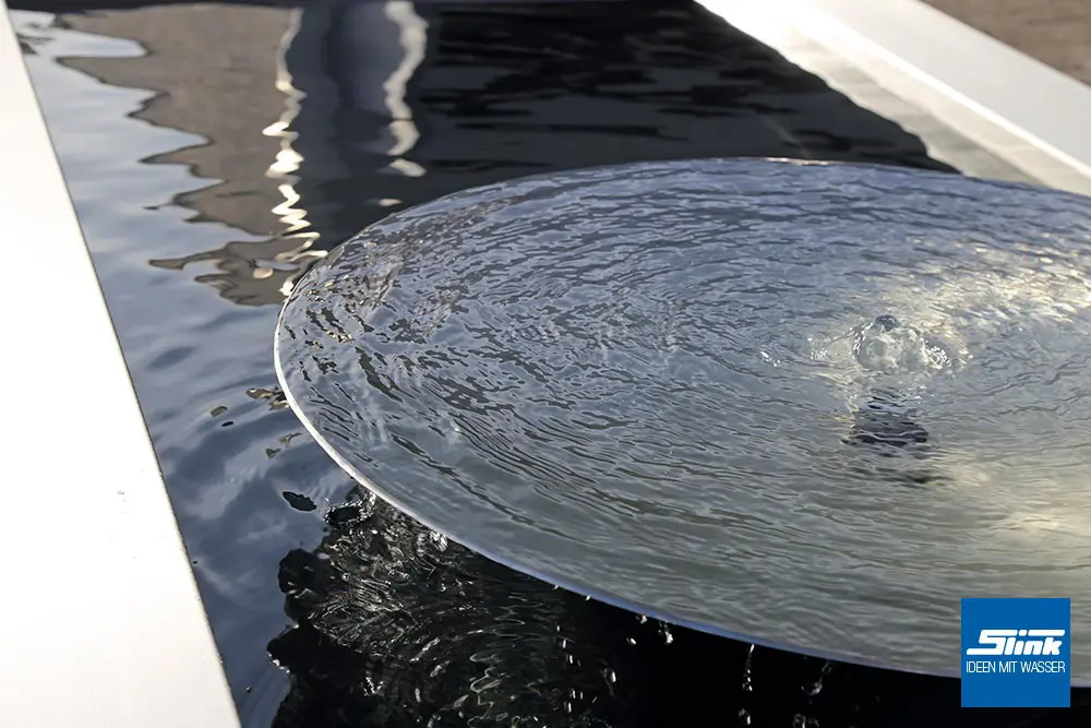 GFK-Teichbecken, Wasserbecken, formales Becken, Gartengestaltung, architektonisch, Wasserscahle Edelstahl, Edelstahlschale, Garten, Terrasse