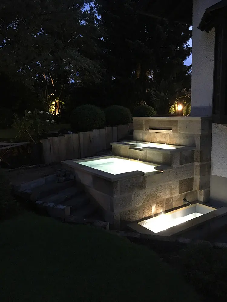 Wasserfall, Garten; Kaskade, Wasserlauf, Hauswand, Bauteil, DIY
