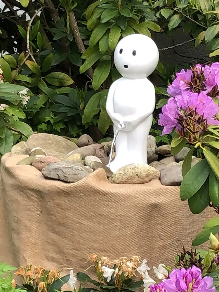 Zierbrunnen, Manneken Pis, Brüssel; modern, Designerbrunnen, witzig, weiß, Gartenbrunnen