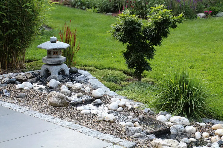 Bachlauf, Edelstahl, Garten, japanisch, Wasserlauf, Beet, Ideen, Gartengestaltung
