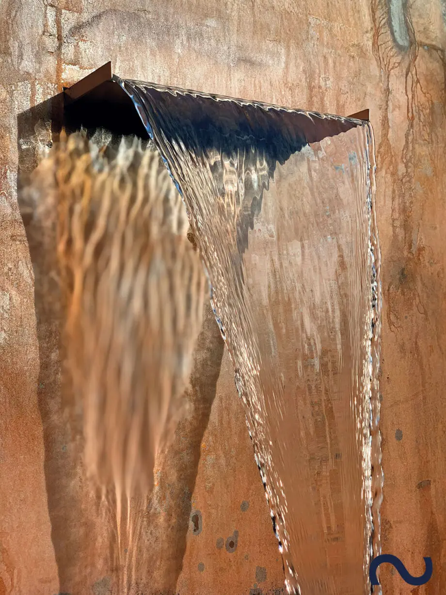 Slink Cortenstahl WasserfallWandbrunnen Gartendesign