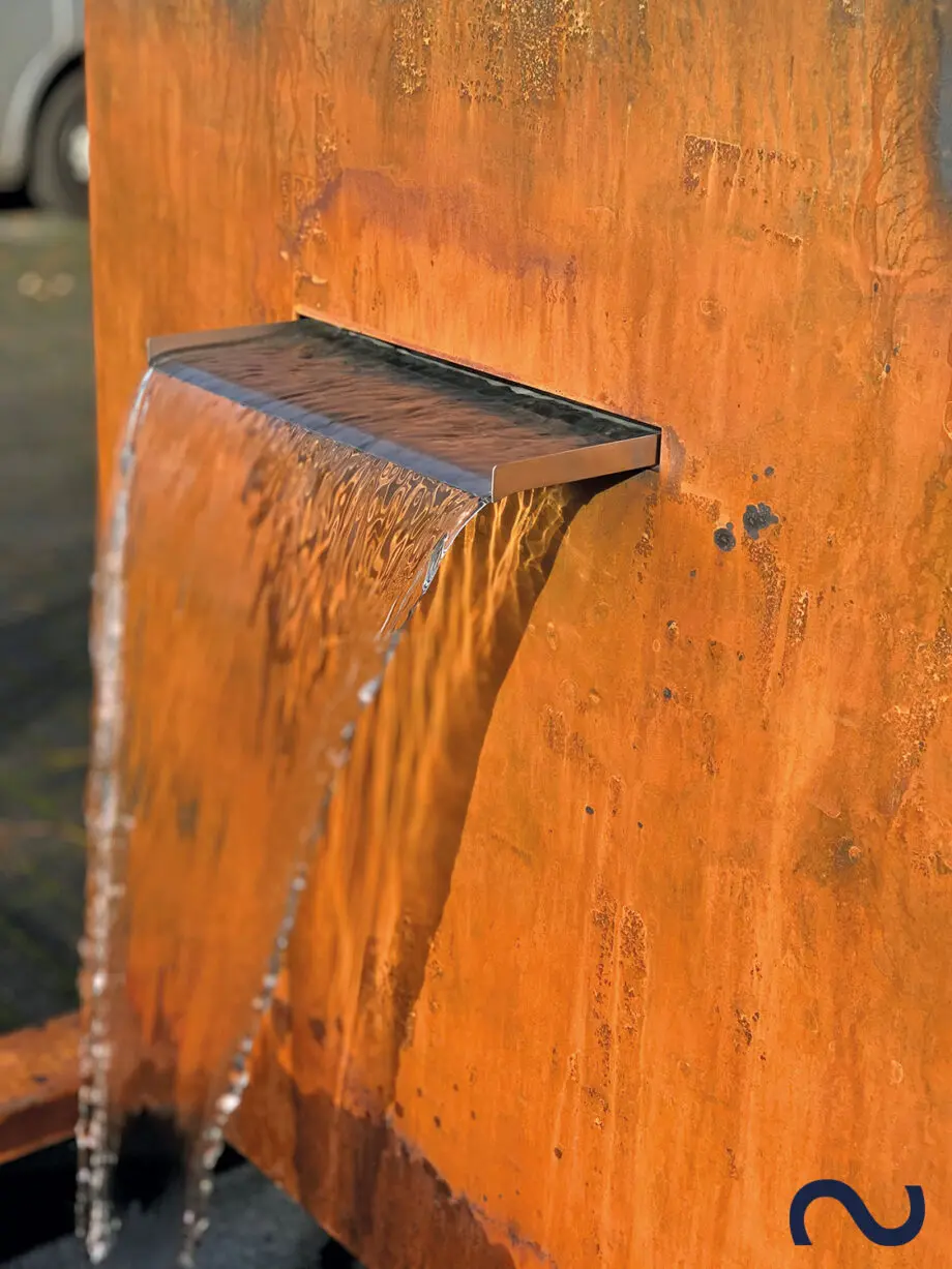 Slink Cortenstahl WasserfallWandbrunnen Gartendesign
