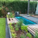 Garten-Wasserfall, Gartenbrunnen, Aluminiumbrunnen, Design, moderne Gartengestaltung, Trend 2020