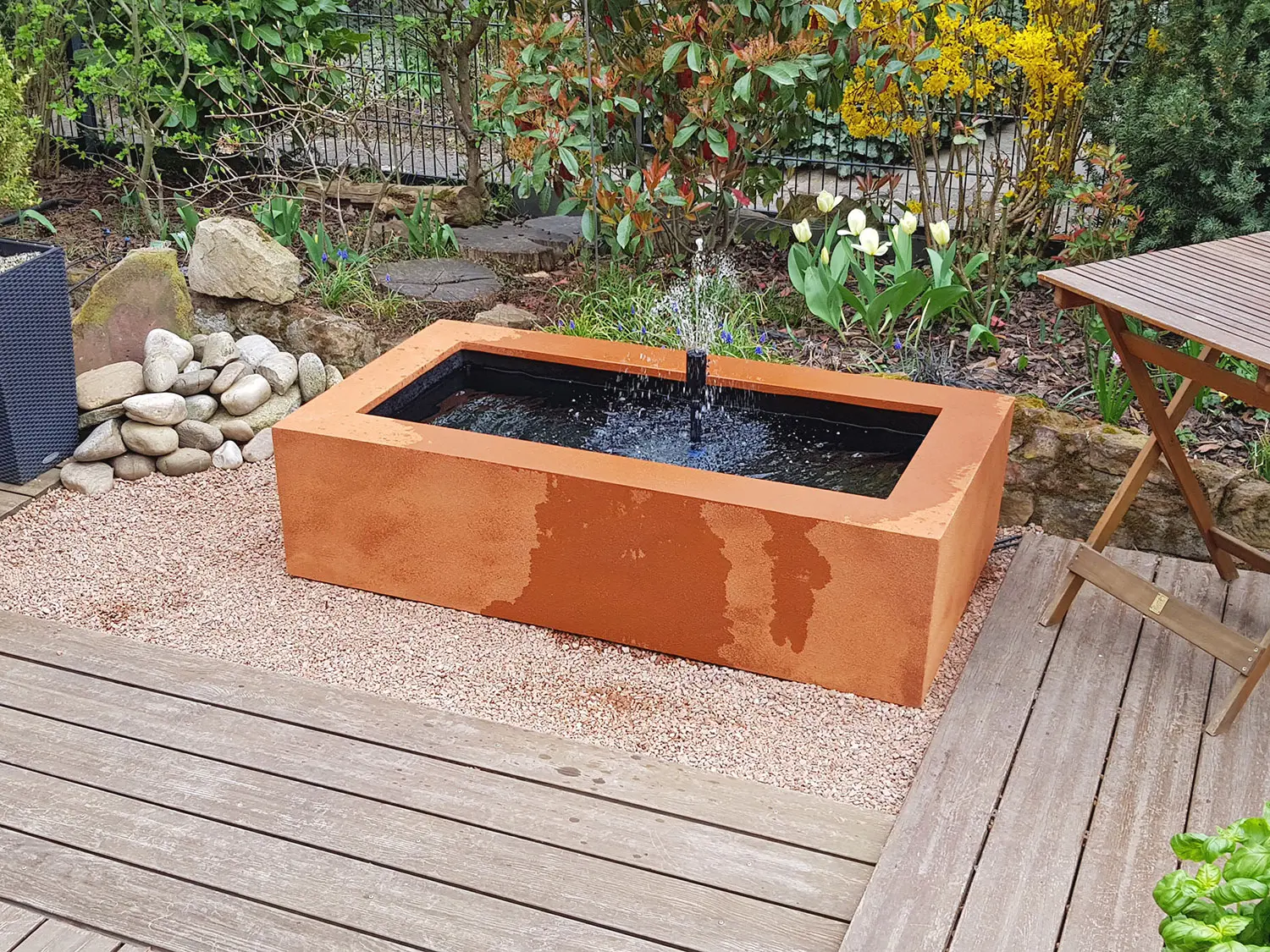 Hochteich,, Wasserbecken, Gartenteich, Cortenstahl-Optik, Oase. Gartengestaltung