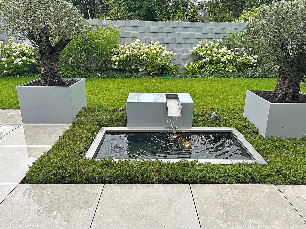 Moderner Gartenwasserfall, Designerbrunnen, Gartenbrunnen, Wasserbecken, Formales Teichbecken, Architektur, Idee, Garten modern