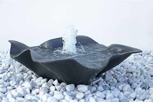 Gartenbrunnen Design mit Fontäne grau Faserzement Wasserspiel Springbrunnen outdoor