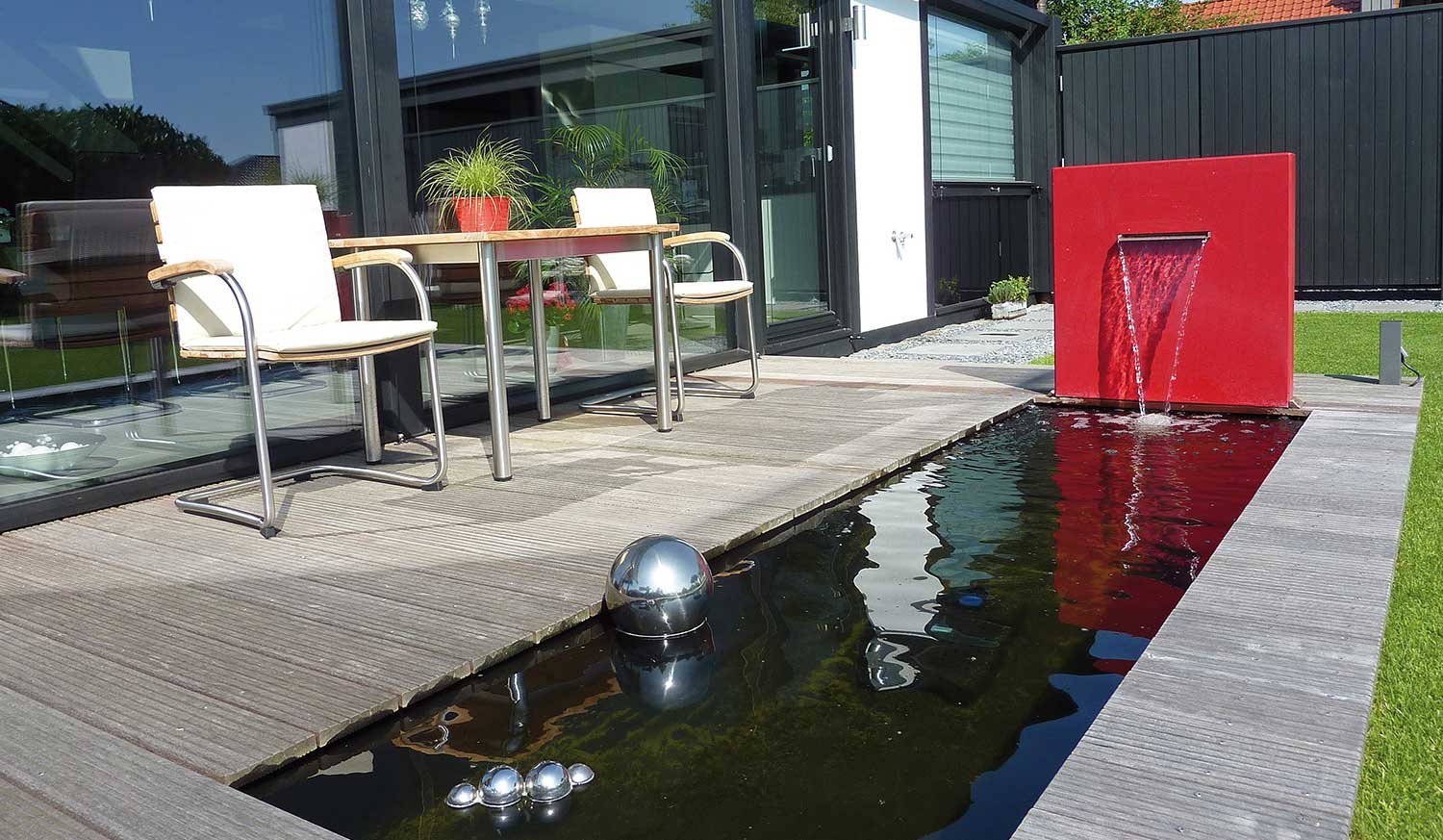 Wasserfall im Garten und Terrasse Gartenbrunnen modern