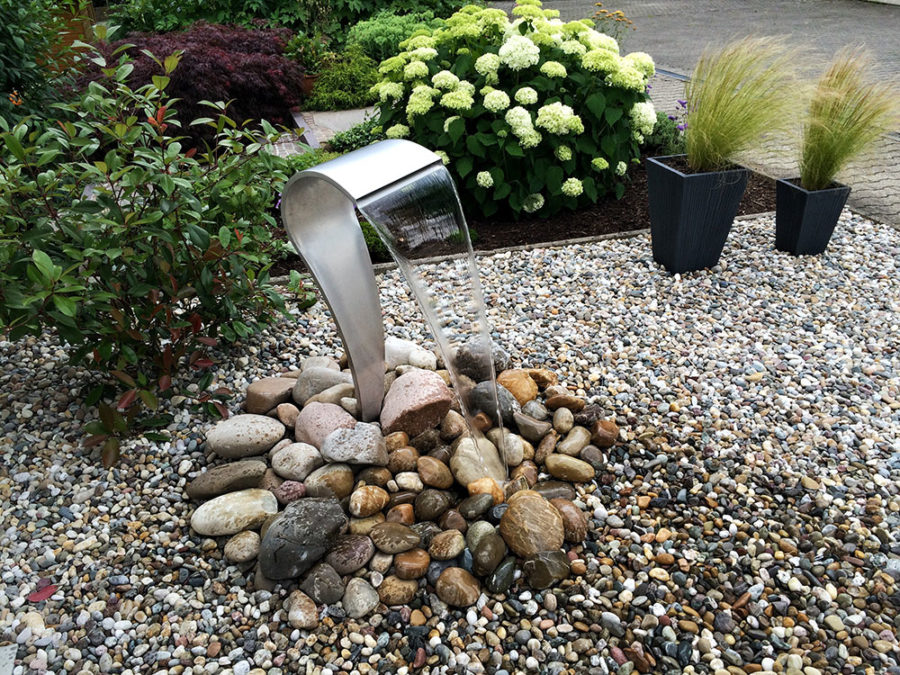Ideen mit Wasser EdelstahlWasserfall im Gartenbrunnen