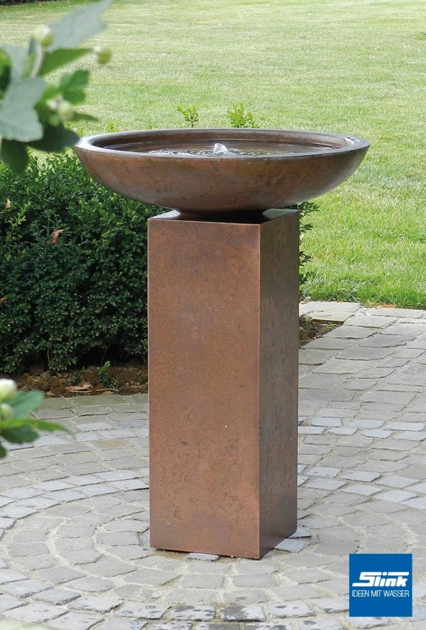 Säulenbrunnen aus Kupfer, Gartenideen, Ambiente für Terrasse und Balkon, Wasserschale auf der Terrasse, schöne Springbrunnen Ideen