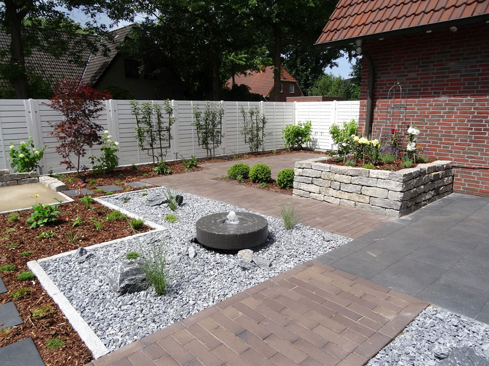 Muhlsteinbrunnen Mit Kleiner Fontane Auf Grauem L Formigen Kiesbett Slink Ideen Mit Wasser
