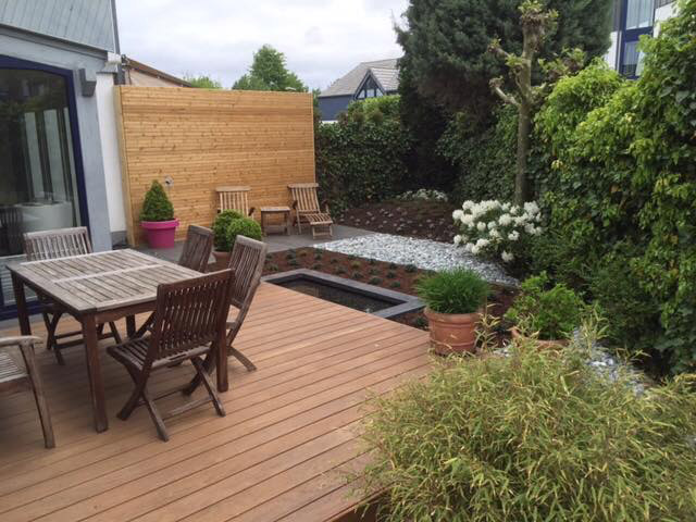 Rechteckiges Wasserbecken Mit Grauer Steinumrandung An Terrasse Slink Ideen Mit Wasser