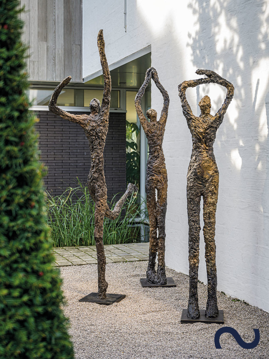 Slink Skulptur Garten groß Bronzefigur Bronzeskulptur Gartenkunst Ann Vrielinck