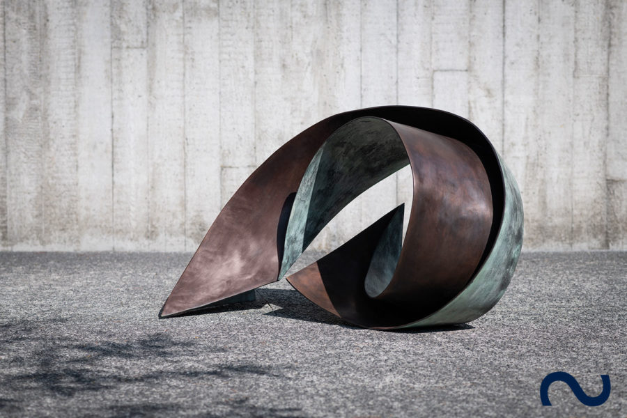 Slink Bronzeskulptur Gartenbronze Kunst Figur Design abstrakt Ocean-Wave-by-Vera-Borghgraef