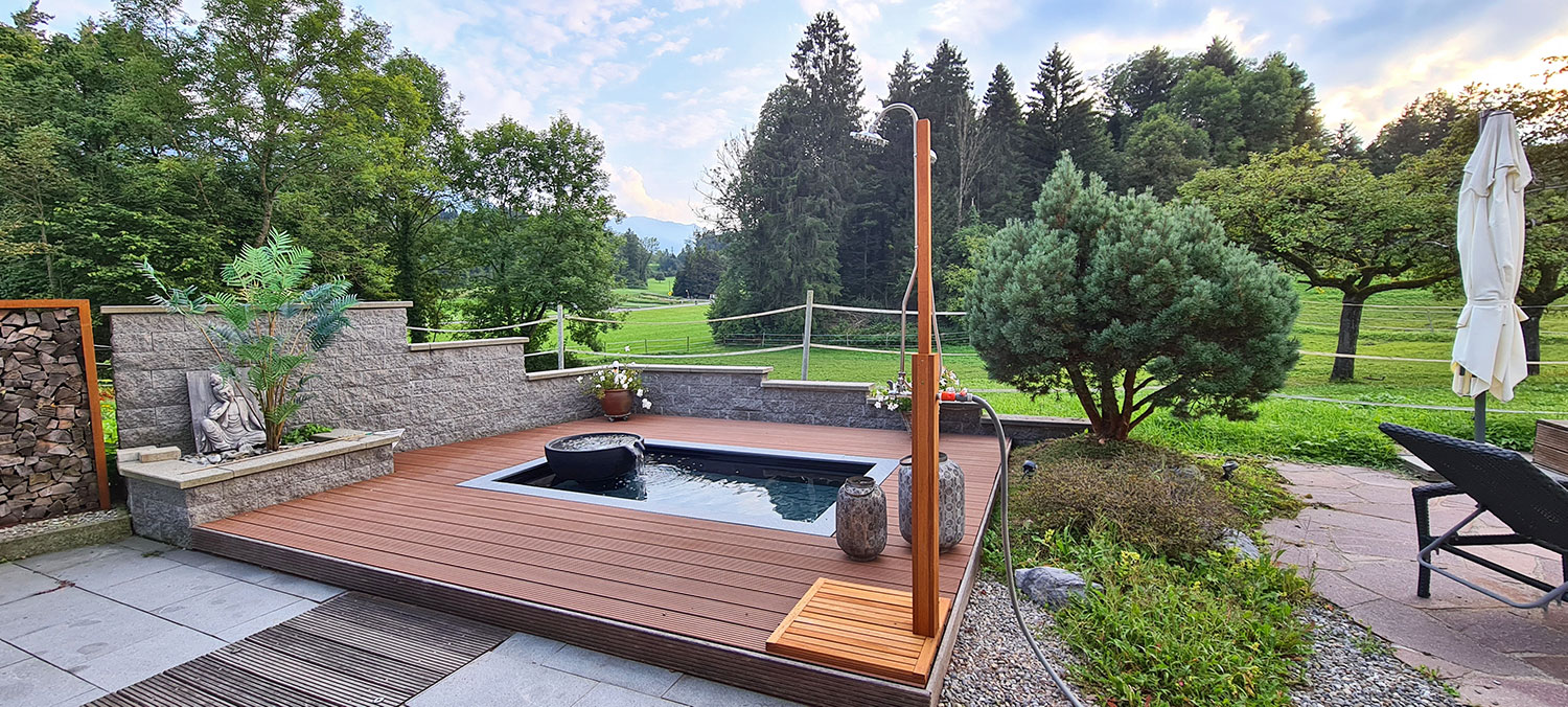 Schalenbrunnen mit Wasserfall-Auslauf in offenem Becken - Slink | Ideen