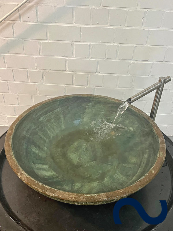 Schalenbrunnen Wasserschale modern Keramik Gartenbrunnen Design Edelstahl-Wasserfall