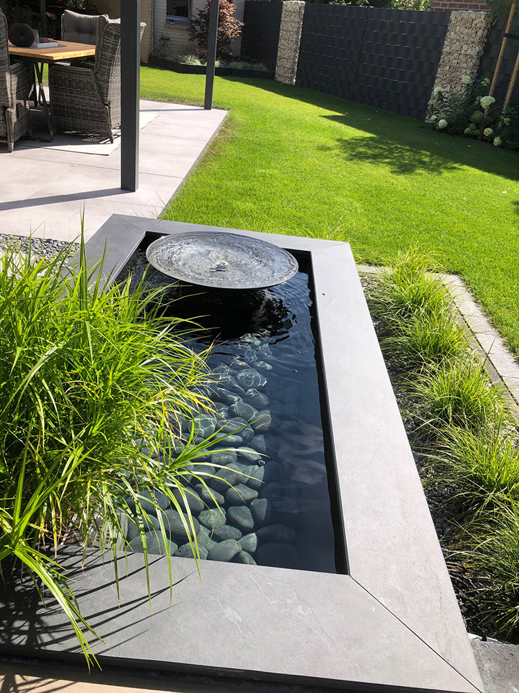 Moderne Wasserschale im Hochteich Gartenbrunnen, Wasserbecken und