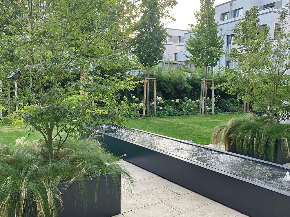 Terrassenbrunnen, Gartenbrunnen, Wassertisch, Alubrunnen, Aluminium, Gartenidee, Wasser im Garten, modern